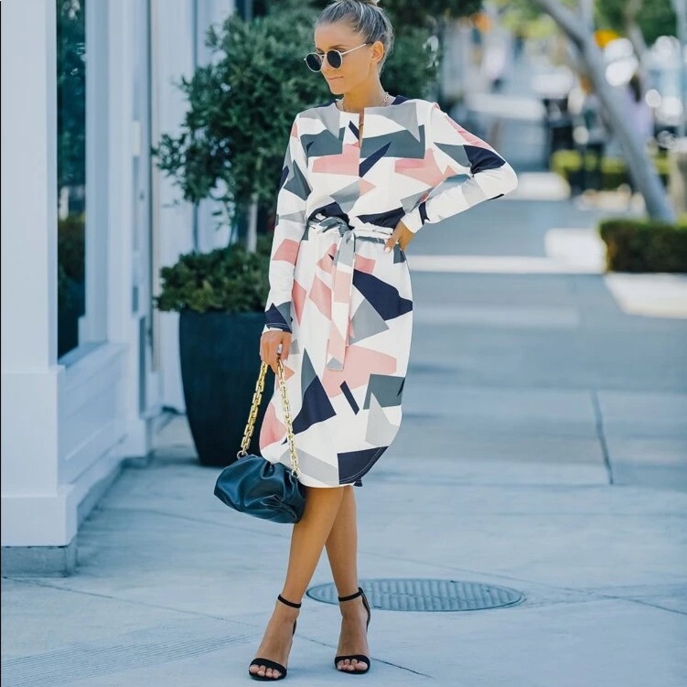 🆕 SIZE XL (12) Geo Print Notched Neck Curved Hem Belted Dress